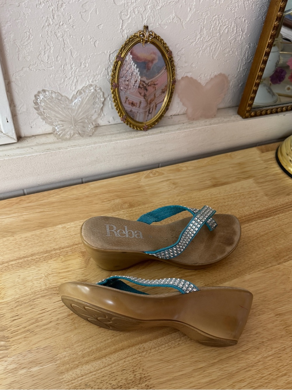 Cute Sparkly 2000’s Reba Y2K Turquoise Rhinestone Wedge Flip Flop Sandals Size 7